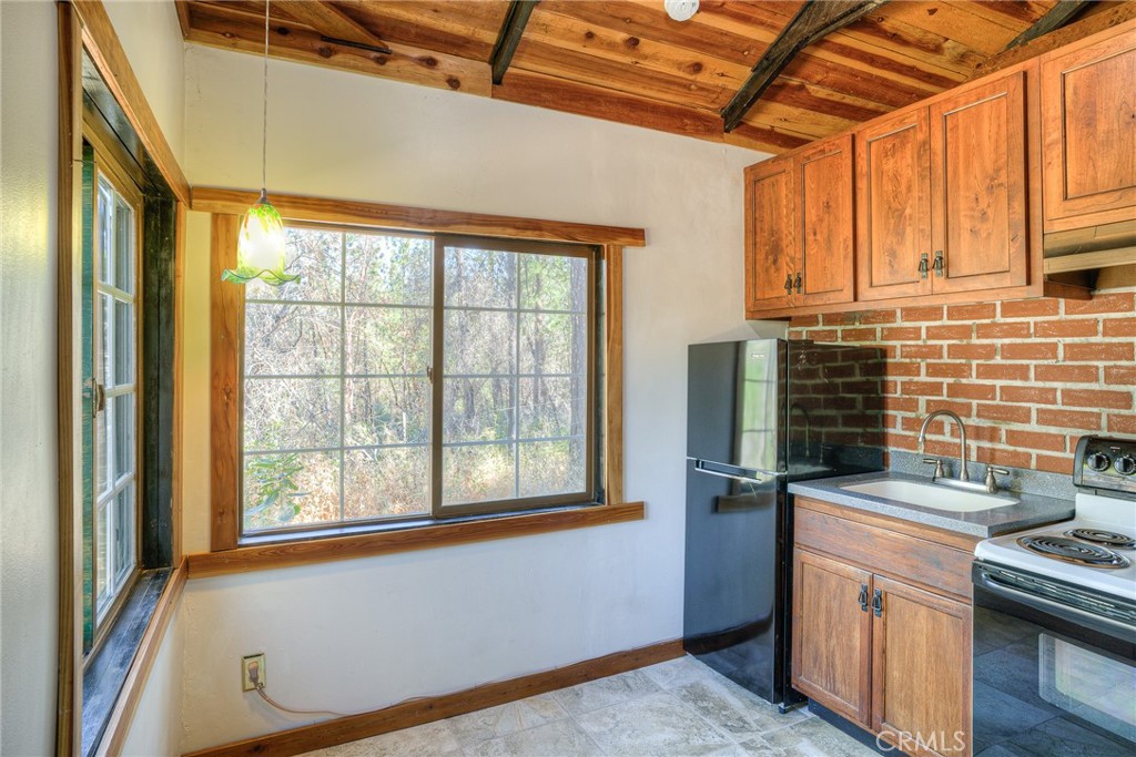110 Black Bear Road Property Photo 12