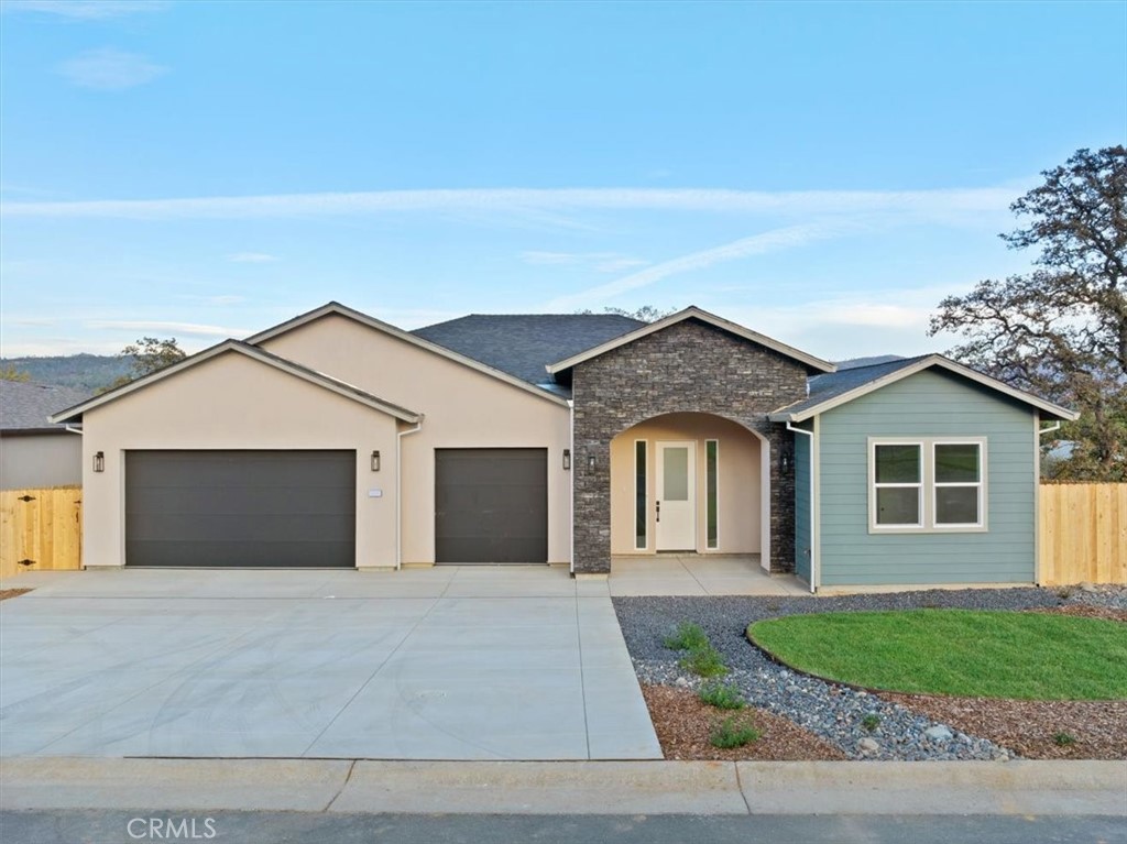 229 Lariat Property Photo 1