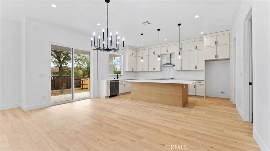 221 Lariat Property Photo 10