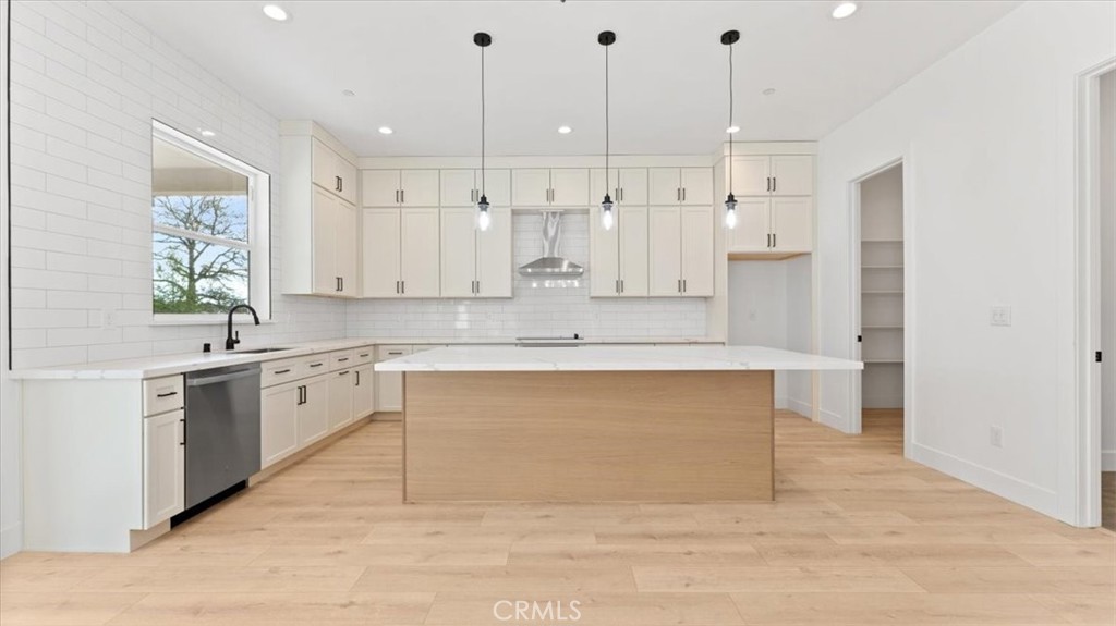 221 Lariat Property Photo 17