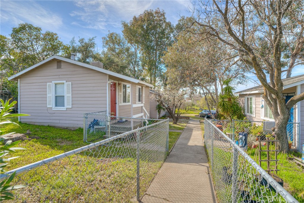 21 Acacia Avenue Property Photo 1