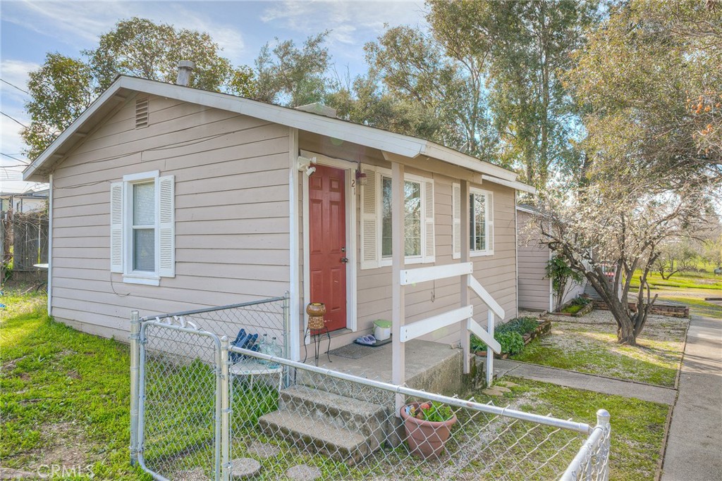 21 Acacia Avenue Property Photo 3
