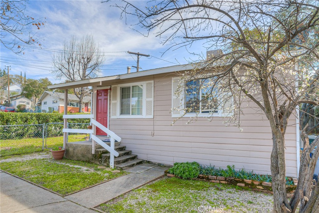 21 Acacia Avenue Property Photo 4