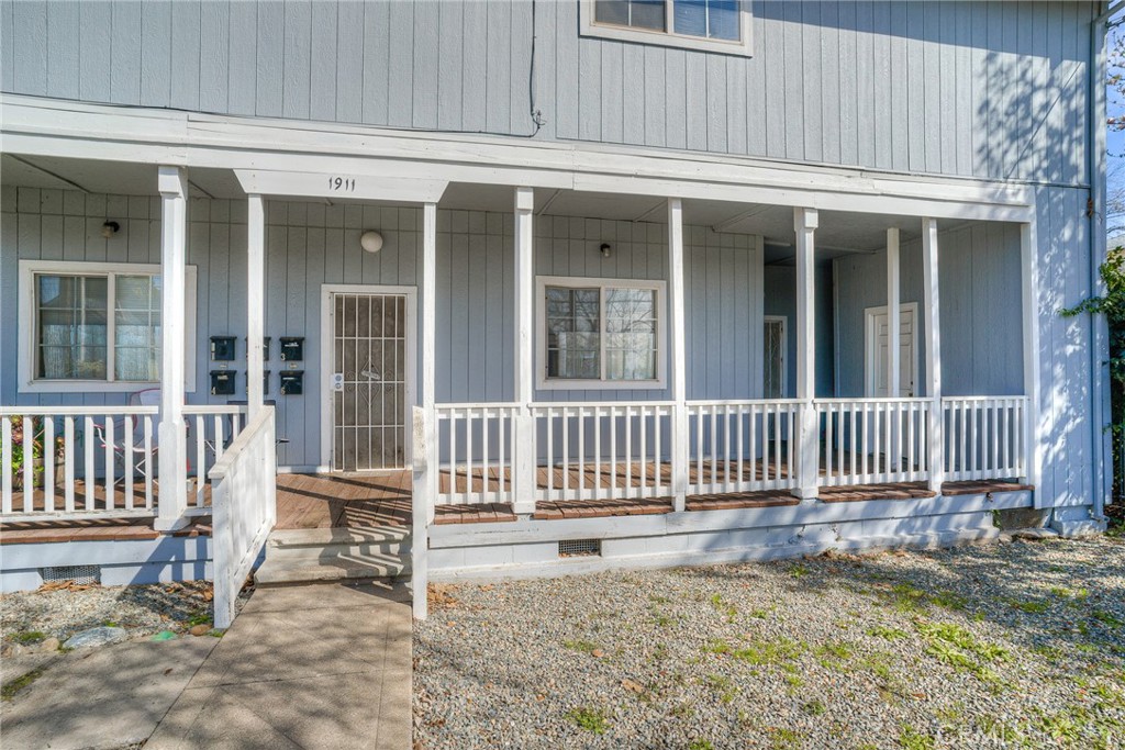 1911 Veatch Street Property Photo 3