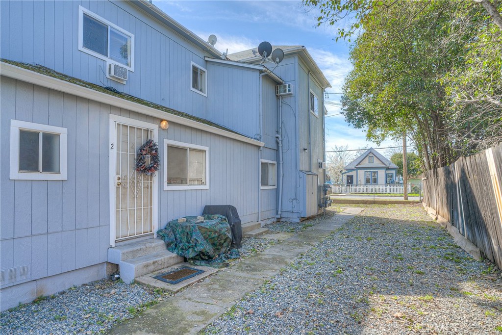 1911 Veatch Street Property Photo 6