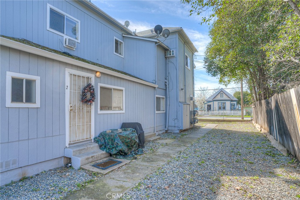 1911 Veatch Street Property Photo 6