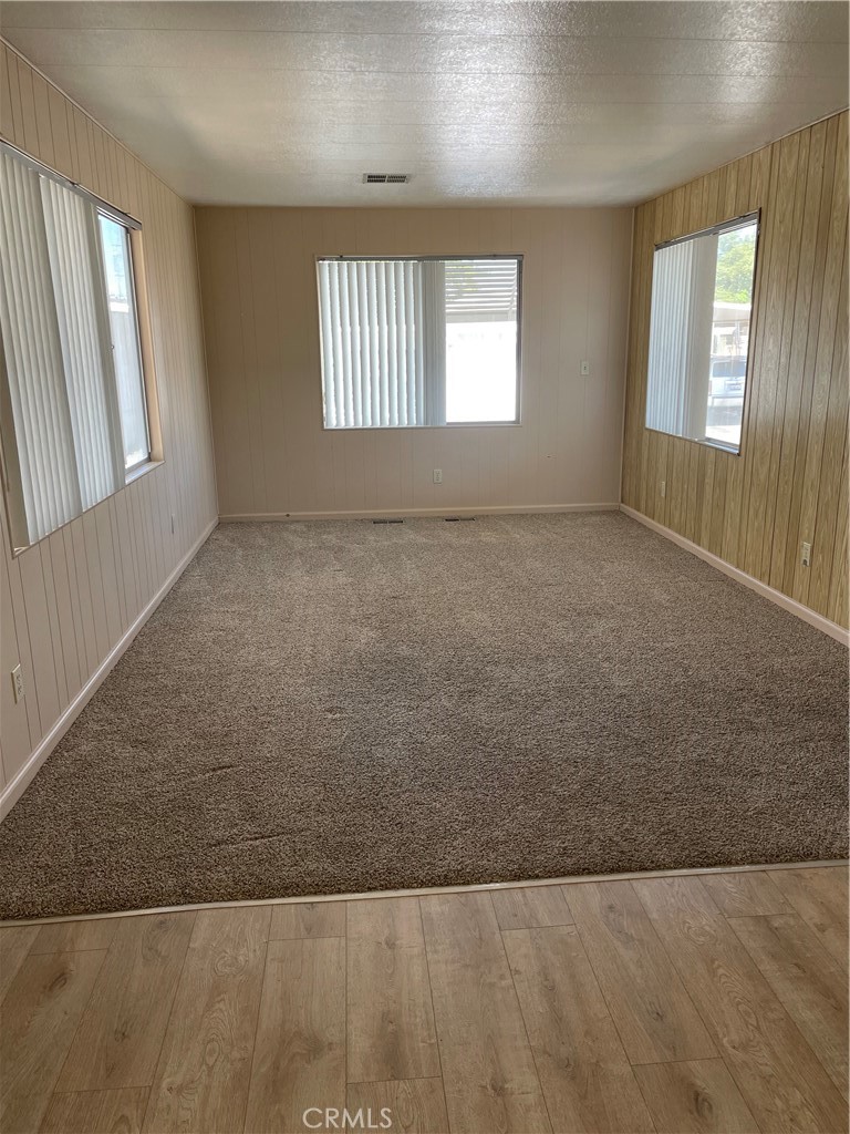 160 Willow Property Photo 13