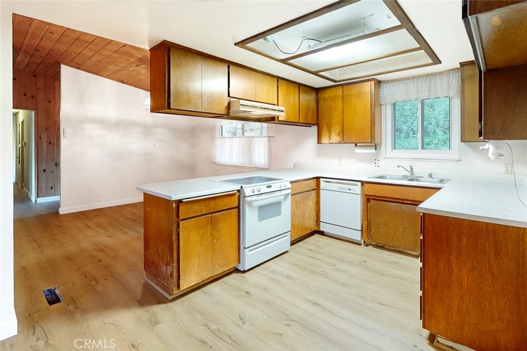 22335 Cheryl Court Property Photo 5