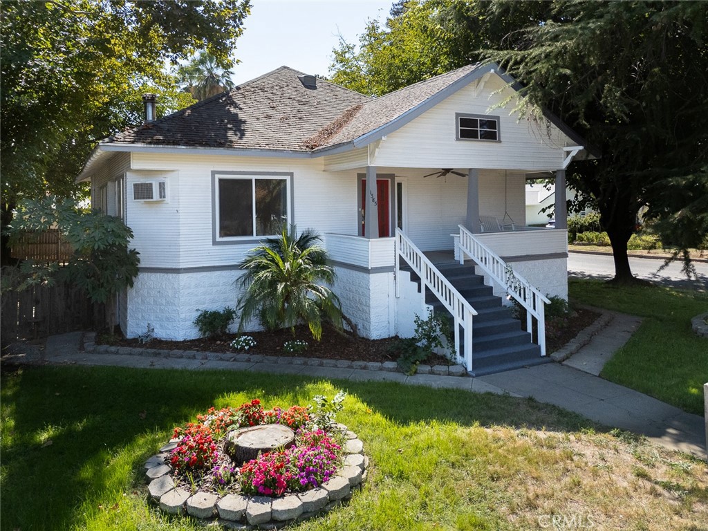 1585 Sycamore Street Property Photo 1