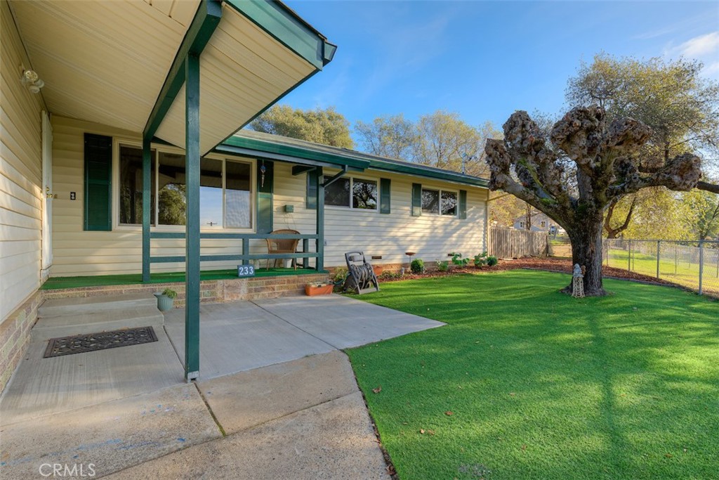 233 Skyline Boulevard Property Photo 1