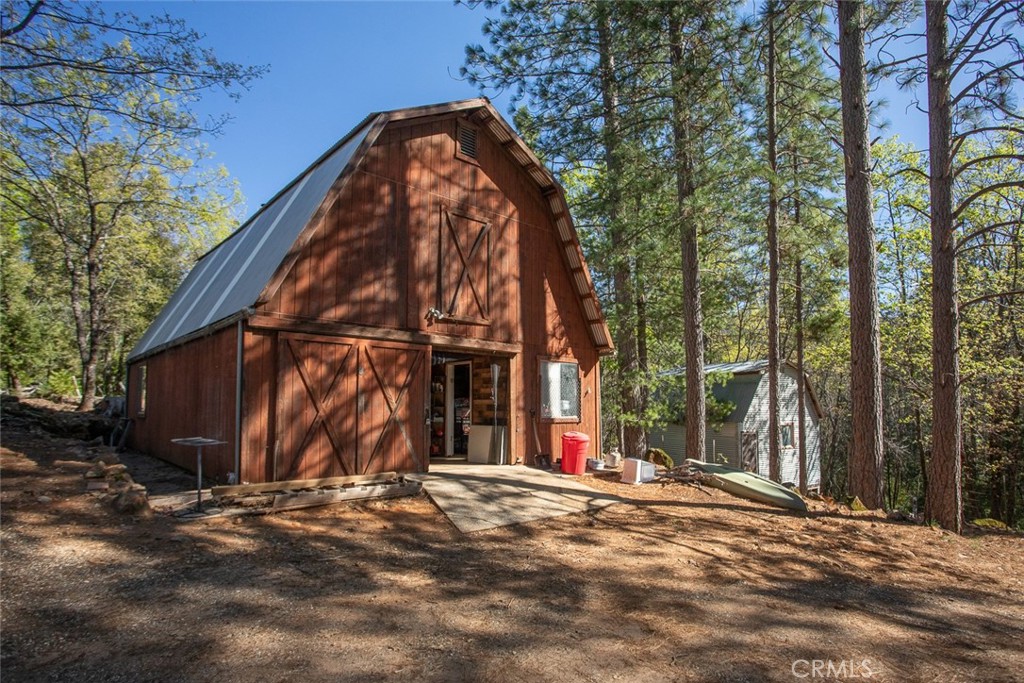 14872 Queenan Property Photo 3