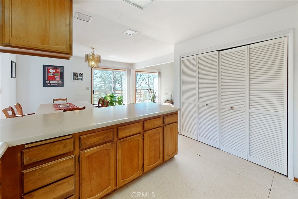 14872 Queenan Property Photo 4
