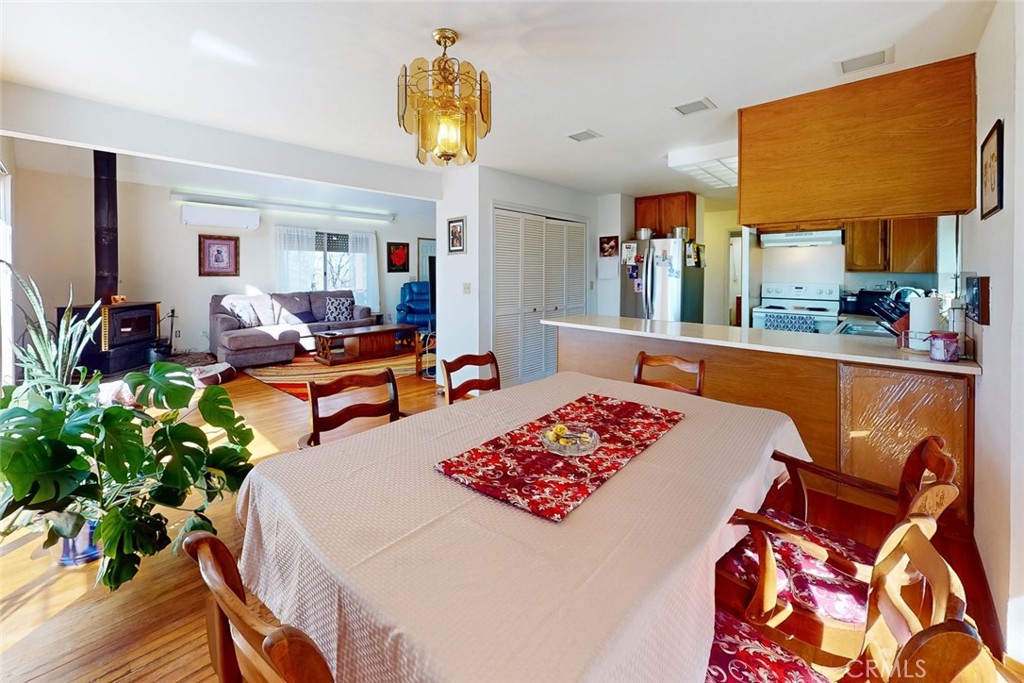 14872 Queenan Property Photo 8