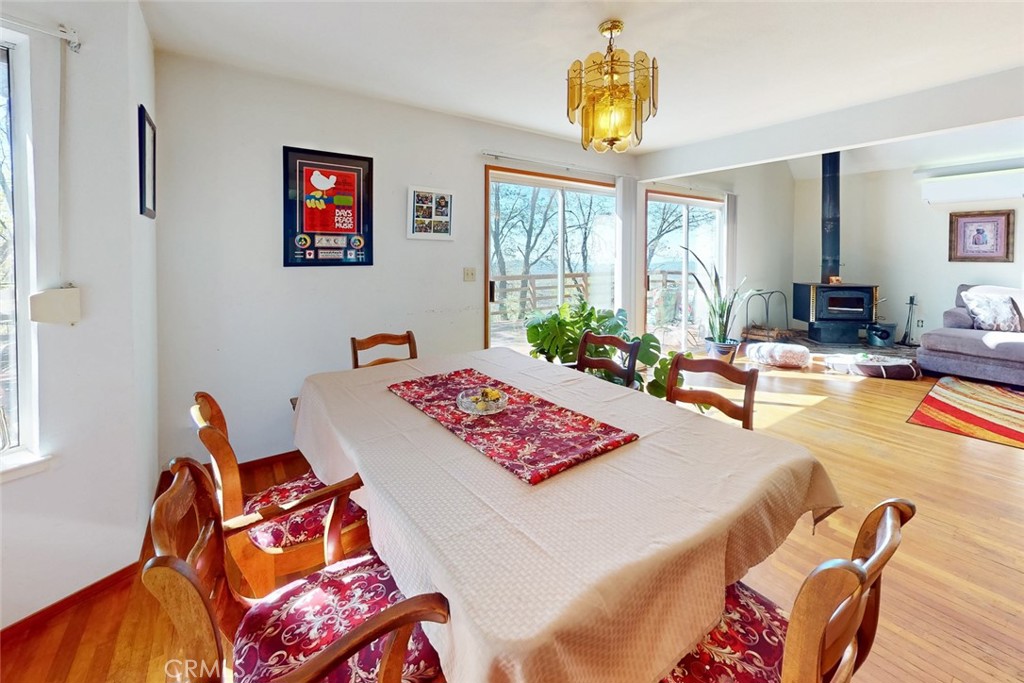 14872 Queenan Property Photo 9