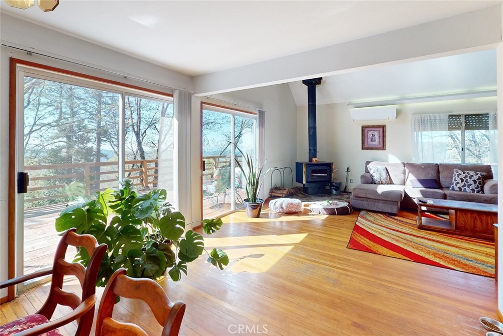 14872 Queenan Property Photo 11