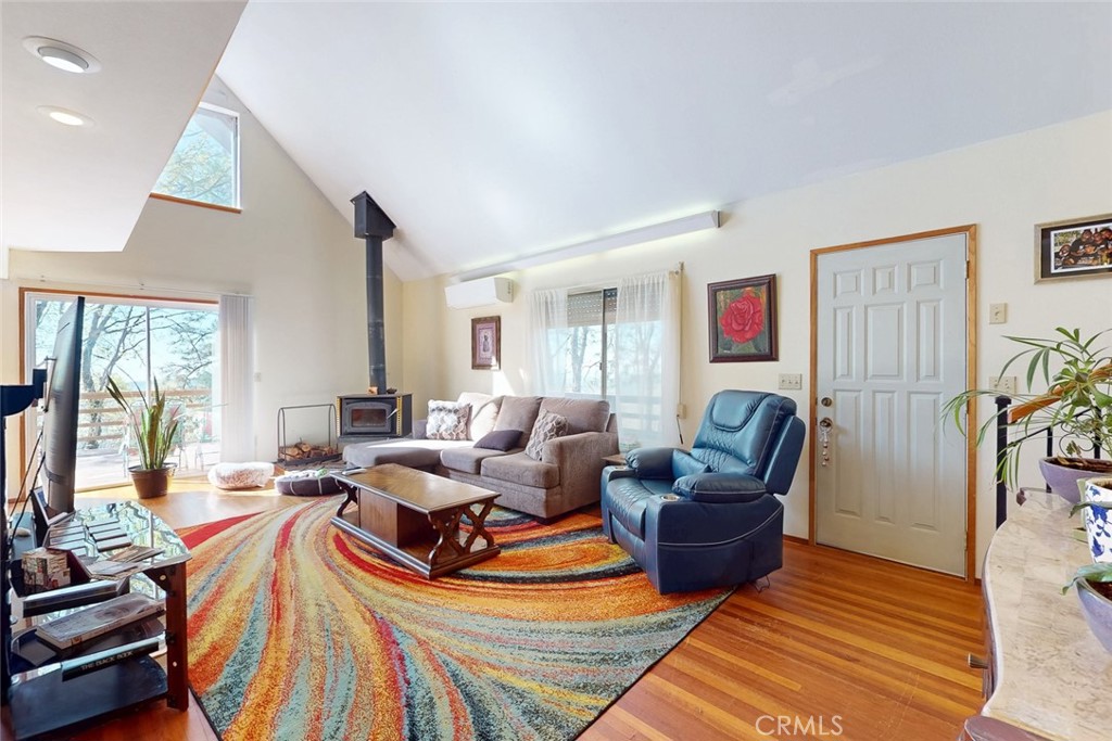 14872 Queenan Property Photo 12