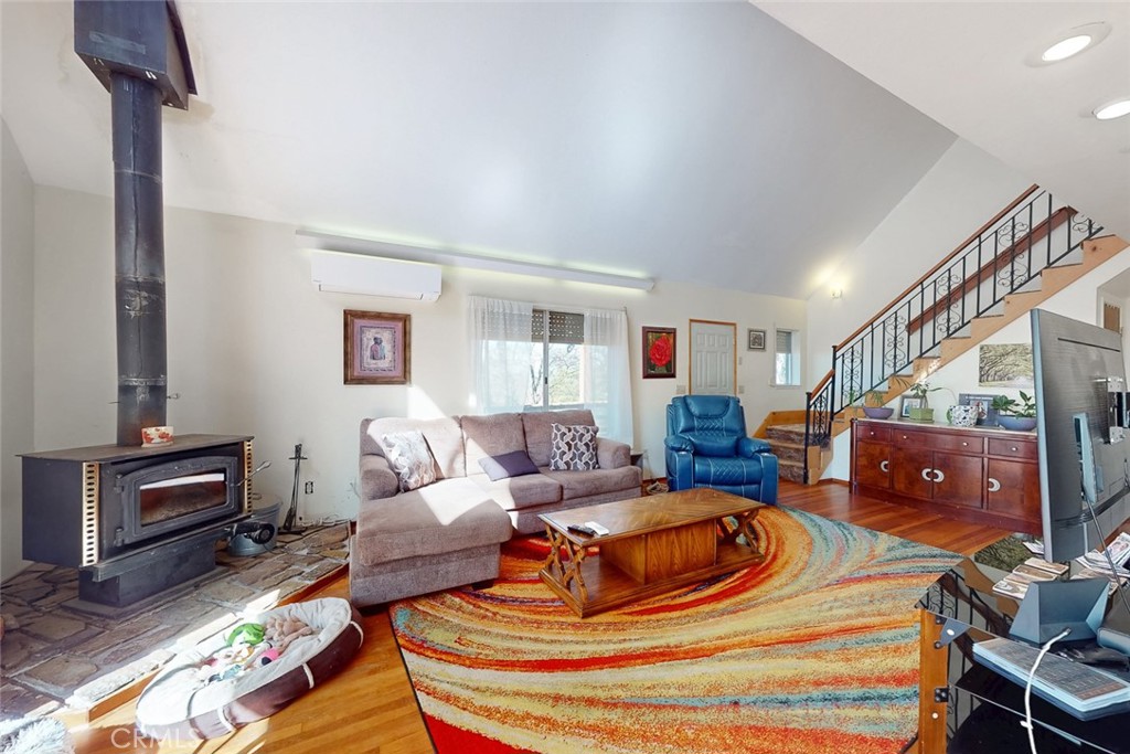 14872 Queenan Property Photo 13