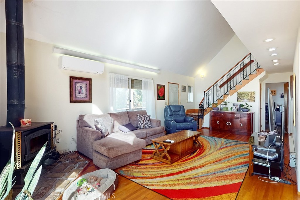 14872 Queenan Property Photo 14