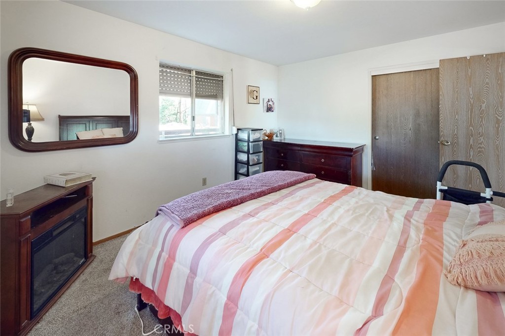 14872 Queenan Property Photo 22