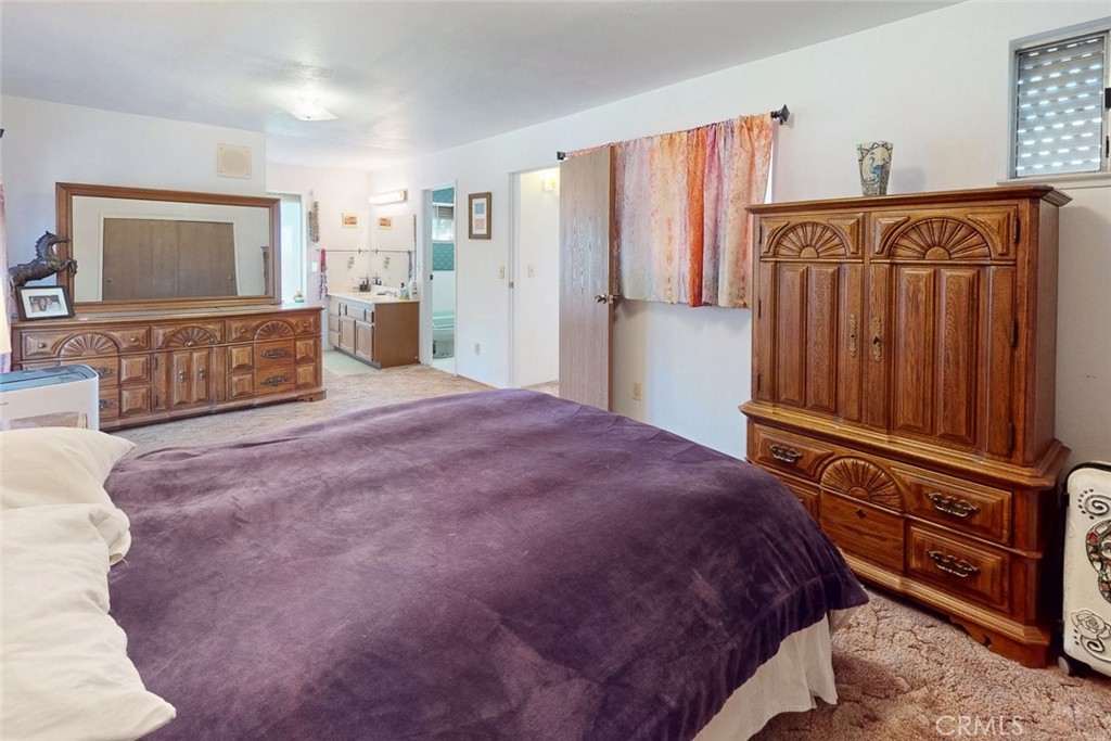 14872 Queenan Property Photo 24
