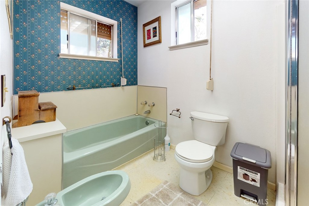 14872 Queenan Property Photo 28