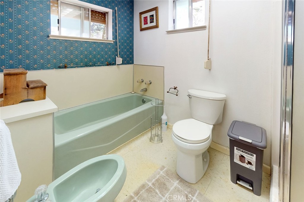 14872 Queenan Property Photo 30