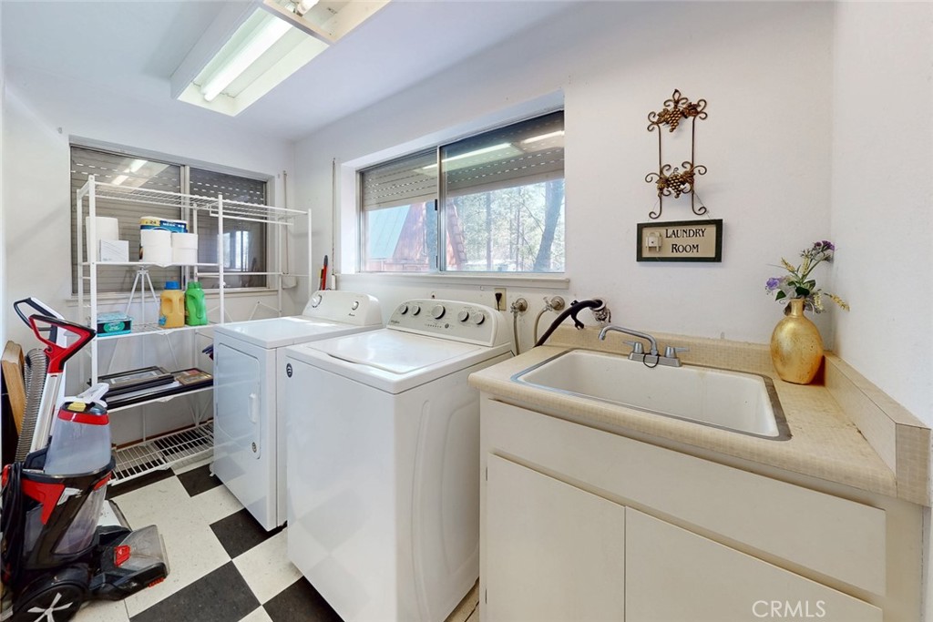 14872 Queenan Property Photo 31