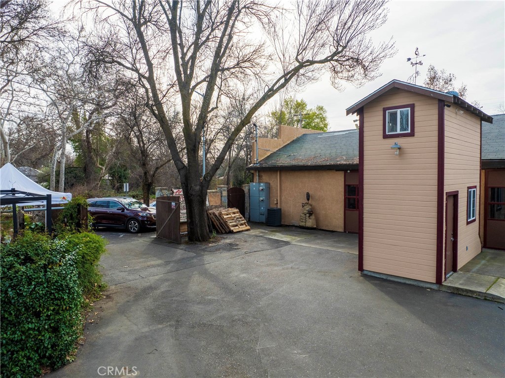 1078 Humboldt Property Photo 11