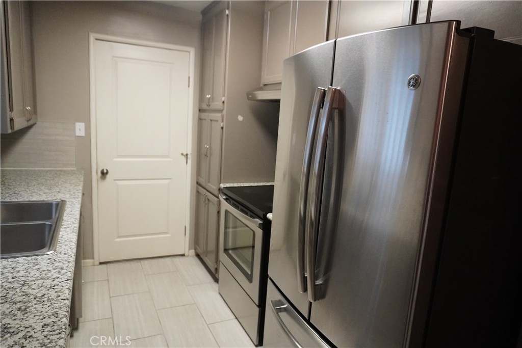 23 Leslie Lane Property Photo 5