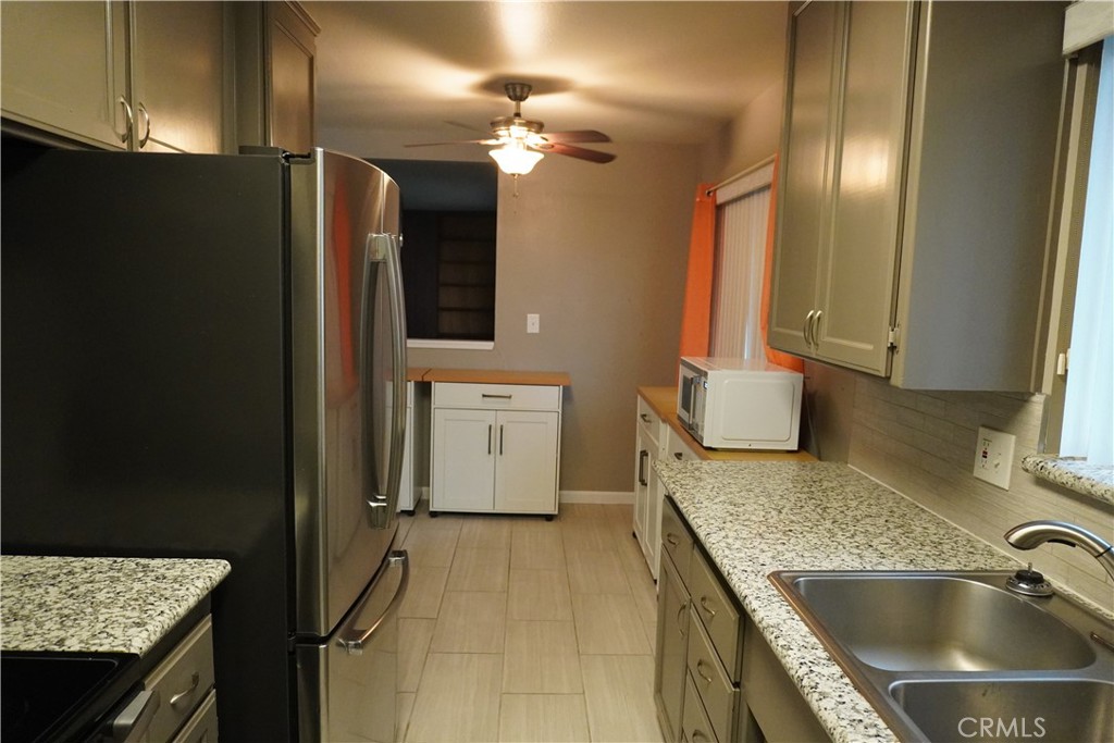 23 Leslie Lane Property Photo 6
