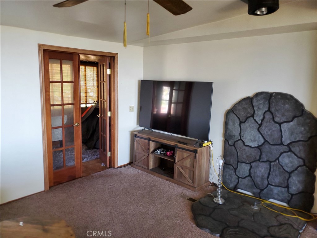 184 Peak View Property Photo 8