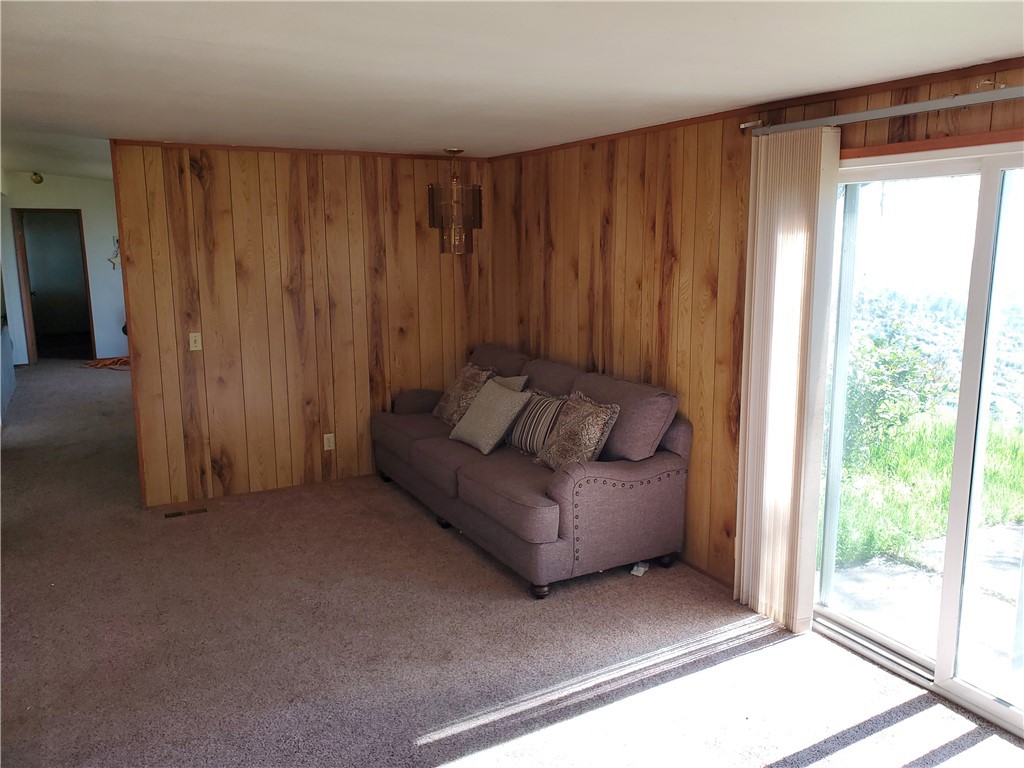 184 Peak View Property Photo 9