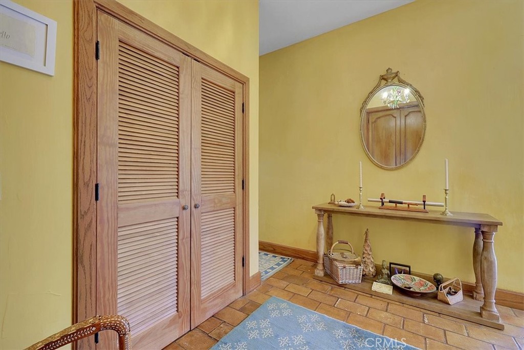 9735 Stackhouse Lane Property Photo 6