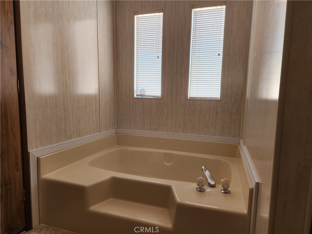 5181 Royal Oaks Property Photo 21