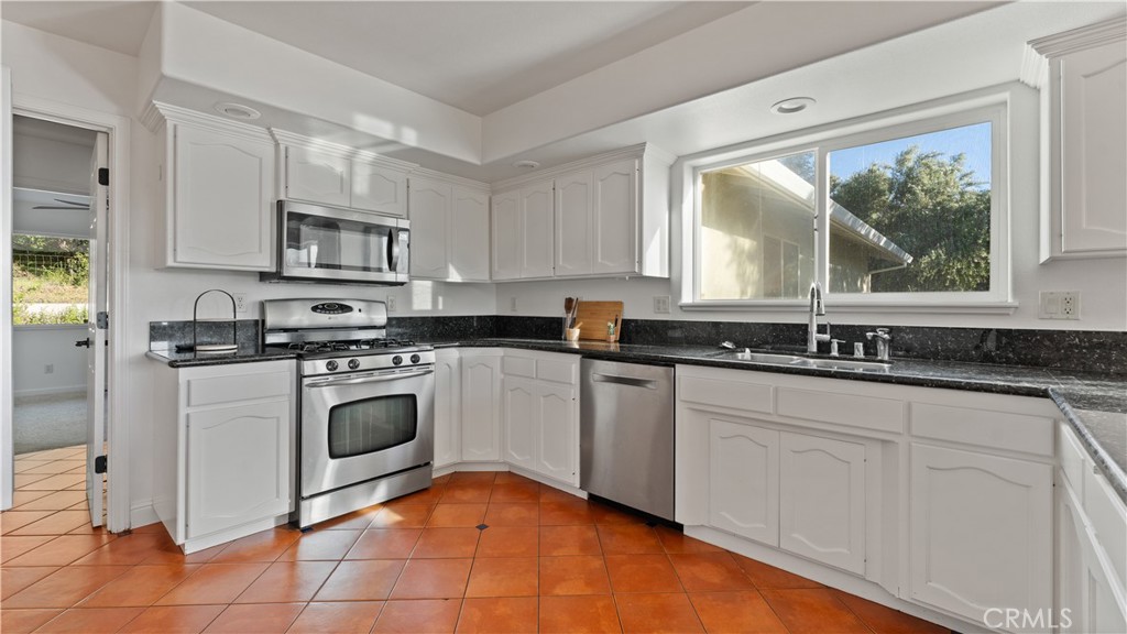 43 Shelley Property Photo 18