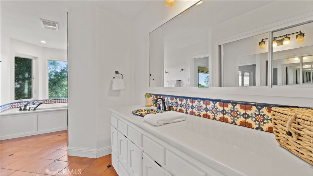 43 Shelley Property Photo 25