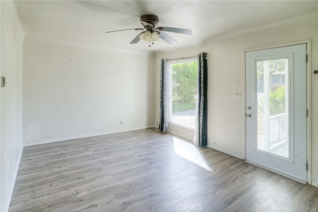 9 Midway Property Photo 4