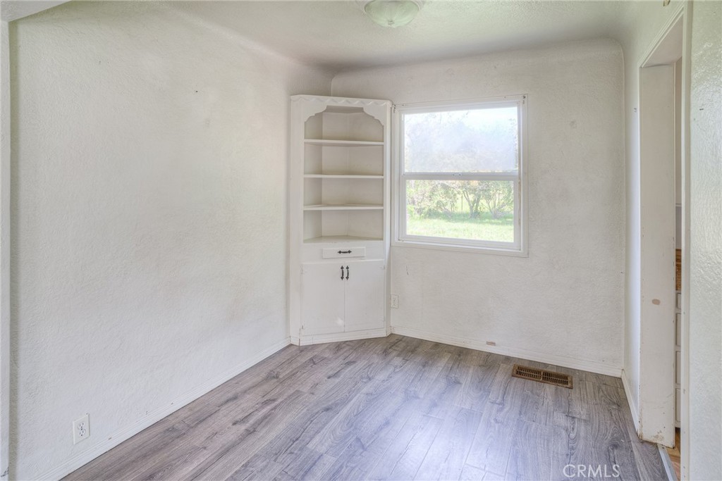 9 Midway Property Photo 7