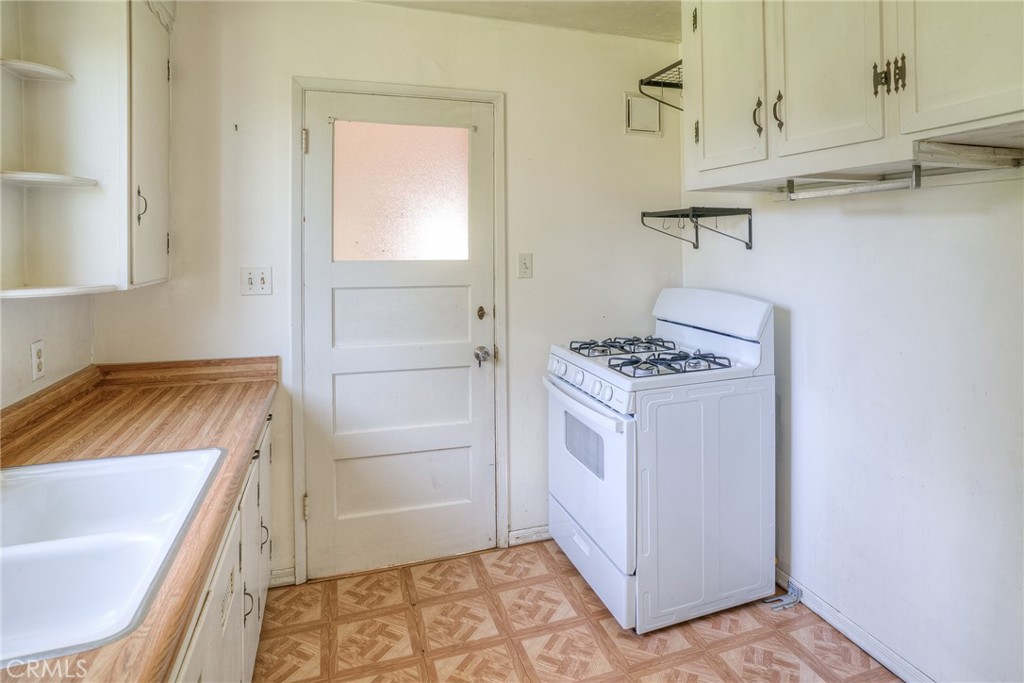 9 Midway Property Photo 12