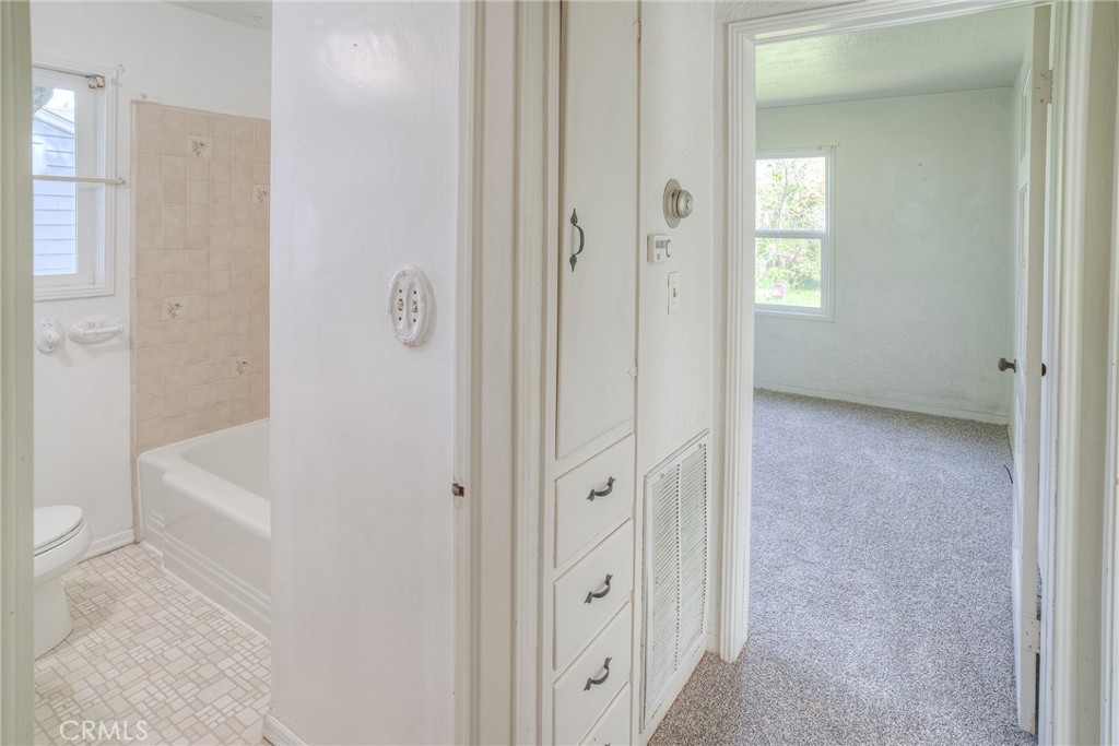 9 Midway Property Photo 14
