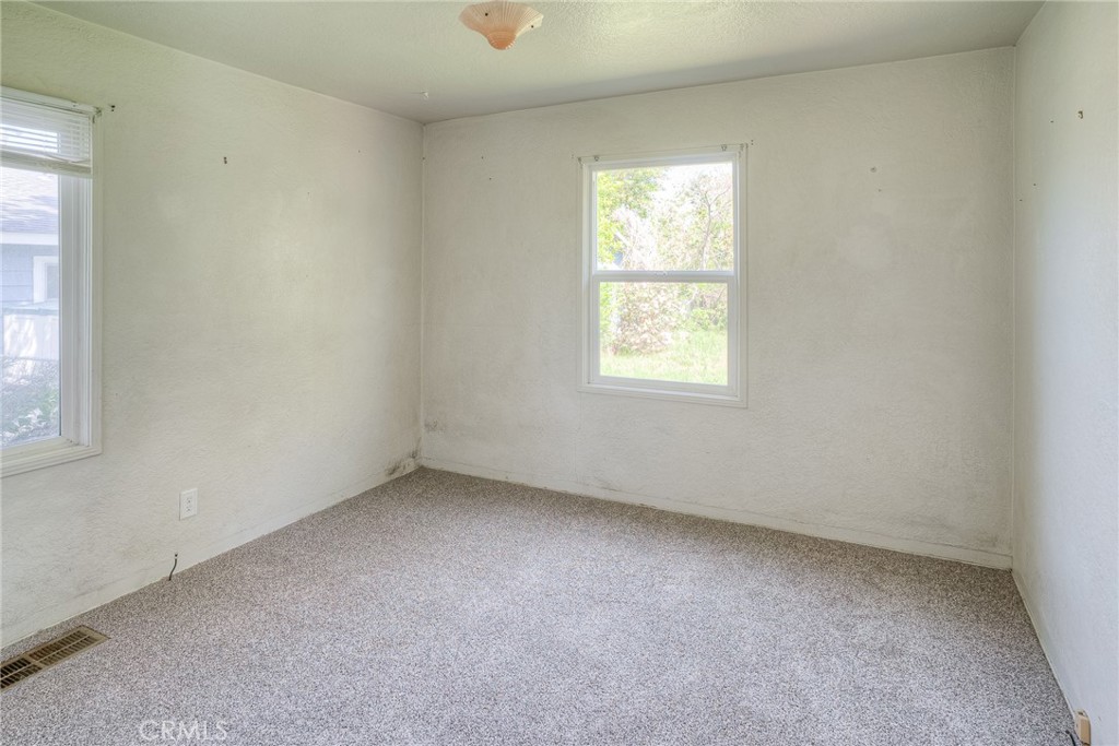 9 Midway Property Photo 15