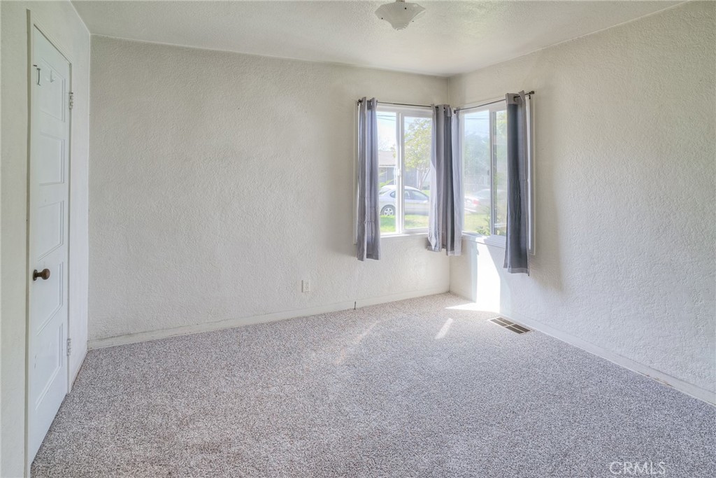 9 Midway Property Photo 16