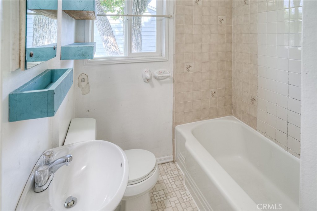 9 Midway Property Photo 19