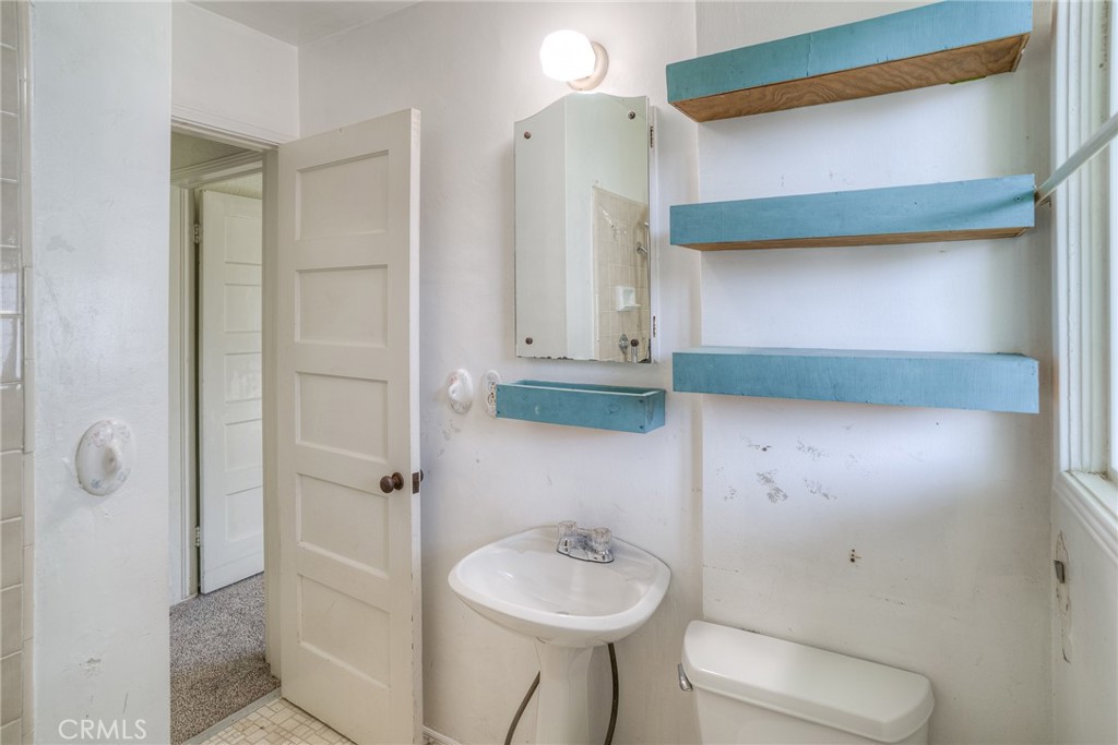 9 Midway Property Photo 20