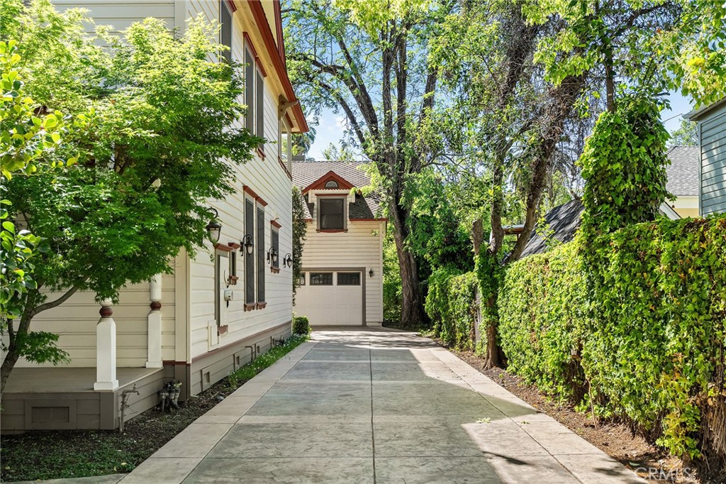 1344 1st Property Photo 3