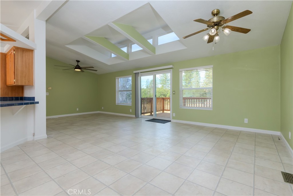 89 Crystal Pines Property Photo 5
