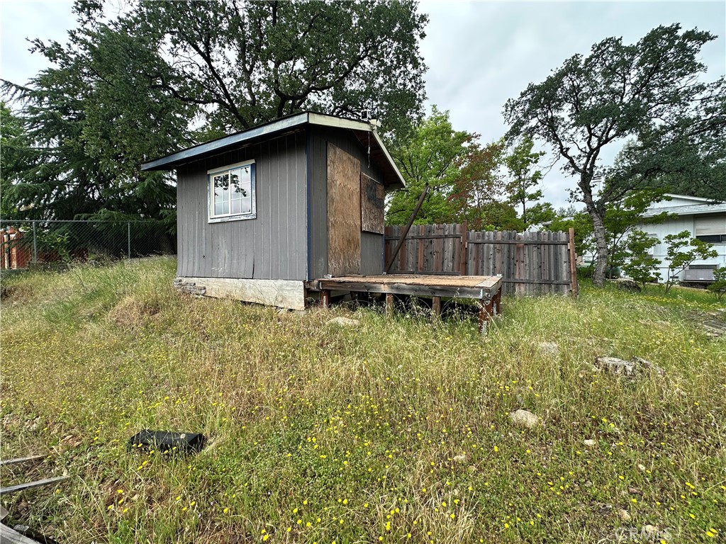585 Lodgeview Property Photo 3