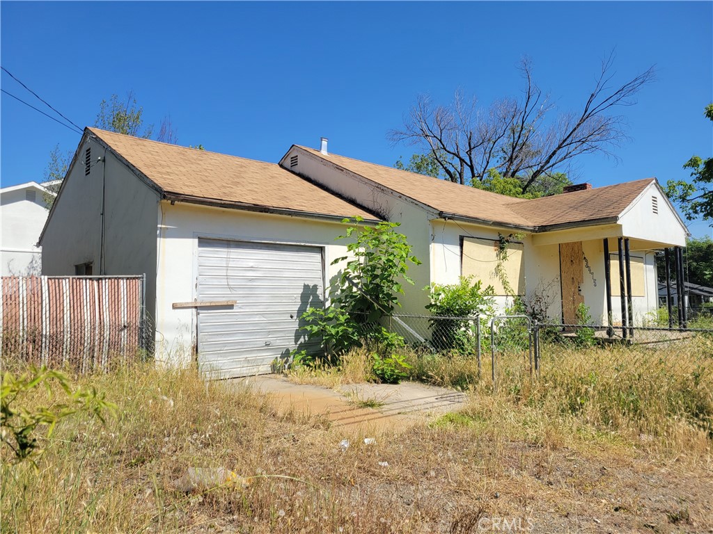 3475 Roseben Property Photo 1