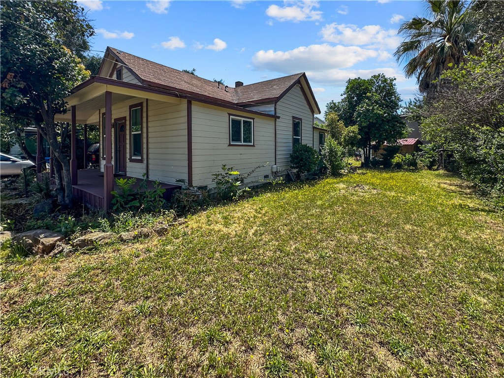 465 Pomona Property Photo 2