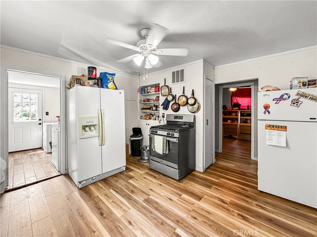 465 Pomona Property Photo 6
